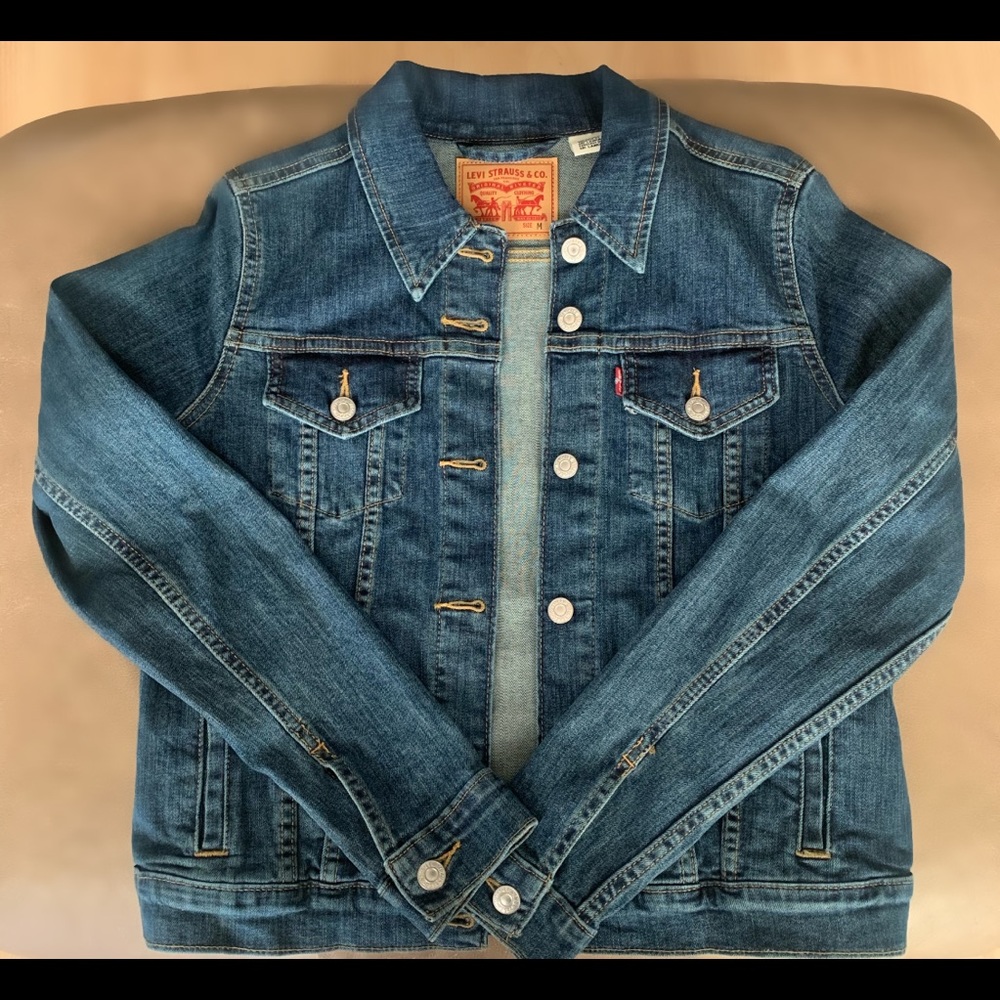 Women’s Levi’s denim jacket